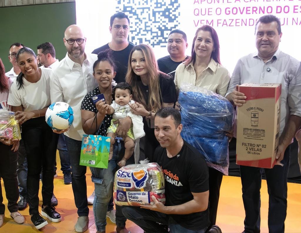 Primeira-dama de MT e Setasc entregam cestas de alimentos, cartões e serviços gratuitos