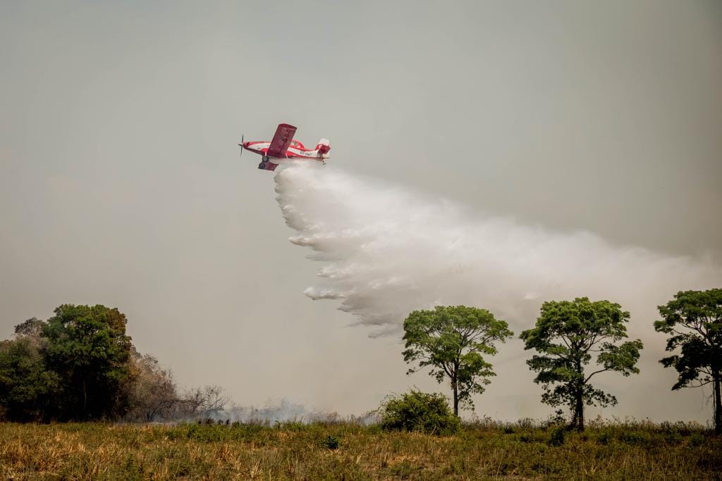 Corpo de Bombeiros monta força tarefa e extingue incêndio em Chapada dos Guimarães