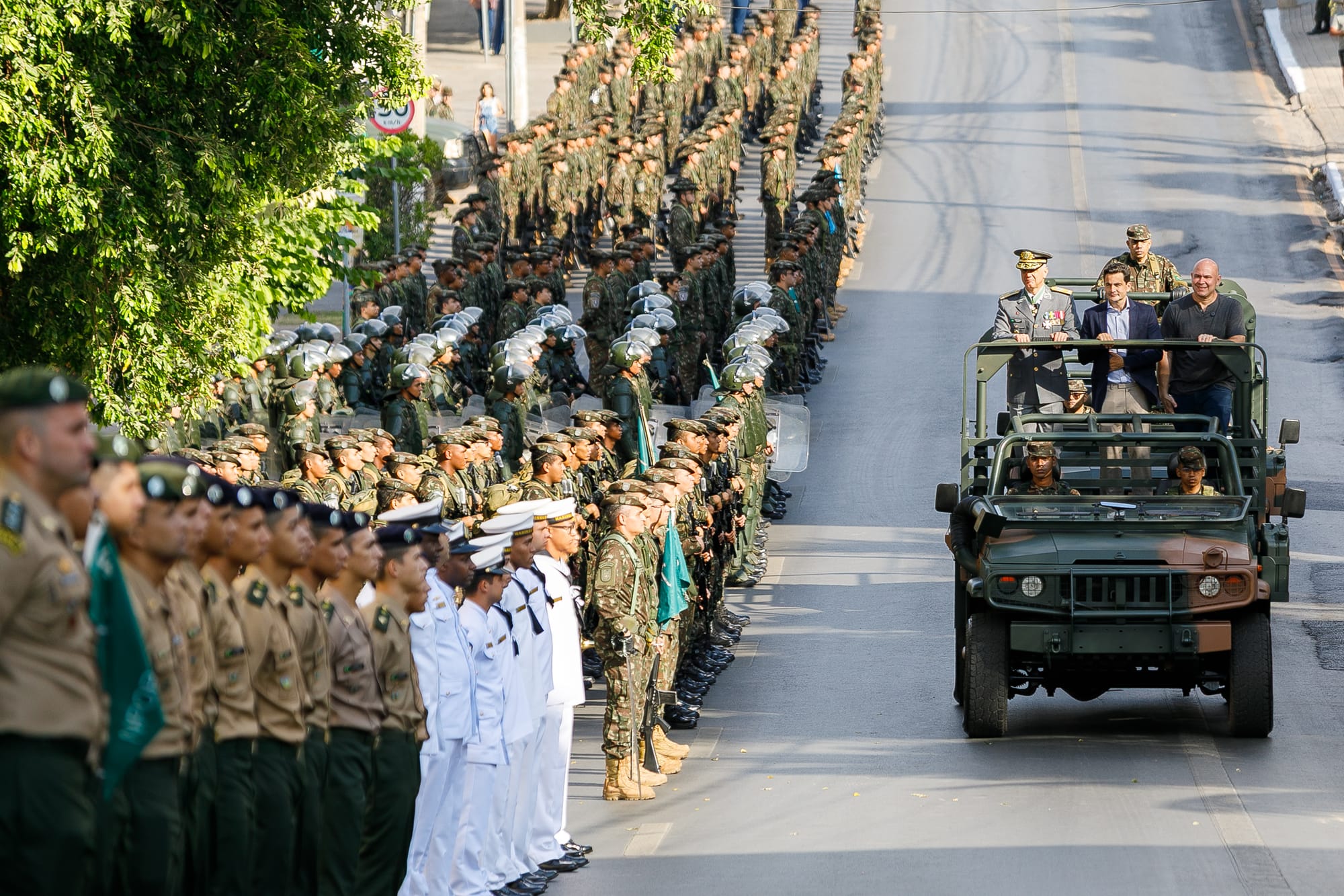 Mais de 8 mil pessoas celebram a Independência com desfile cívico-militar em Cuiabá; fotos