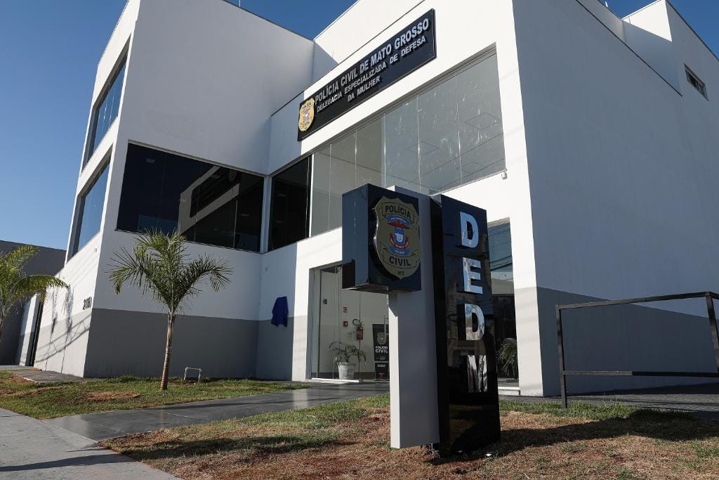 Criminoso que agrediu esposa com panela quente e a jogou de ponte é preso em delegacia