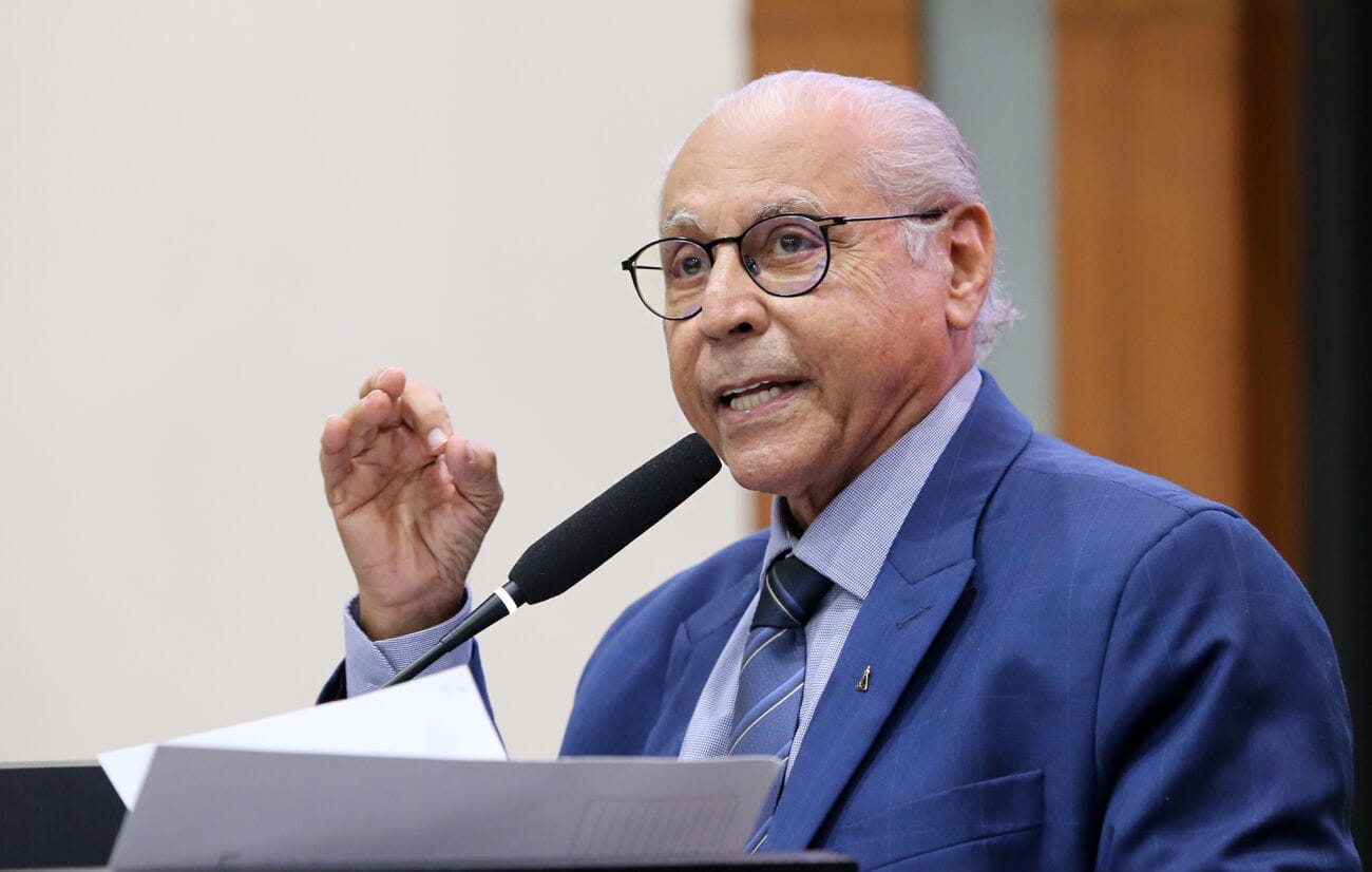 Deputado propõe união de poderes e empresários, e shows nacionais para evitar fechamento