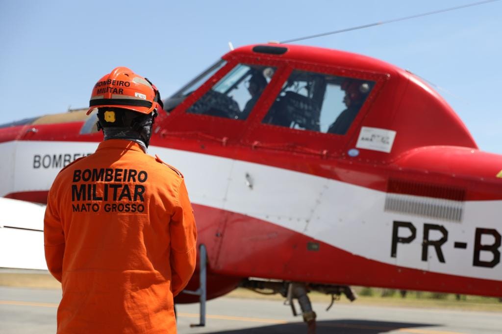 Corpo de Bombeiros combate incêndios na Serra do Roncador e Parque da Serra Azul