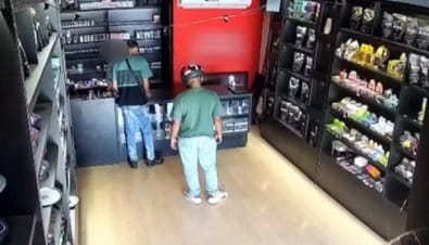 Bandidos invadem tabacaria, agridem funcionária grávida e a obrigam transferir dinheiro