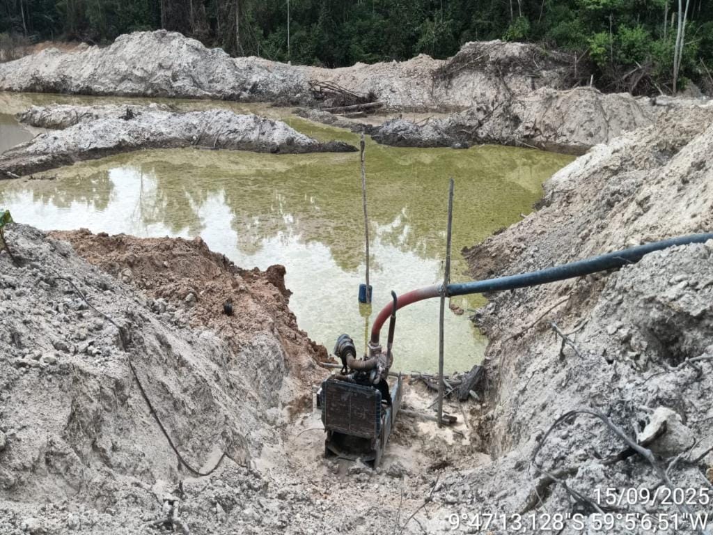 Batalhão Ambiental fecha garimpo ilegal e apreende maquinários