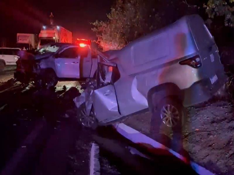 Motorista morre e outras quatro pessoas ficam feridas em grave acidente entre três veículos