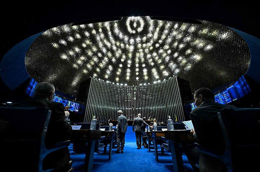 Senado pode votar pena maior a quem fornece droga ou bebida a menor de 18 anos