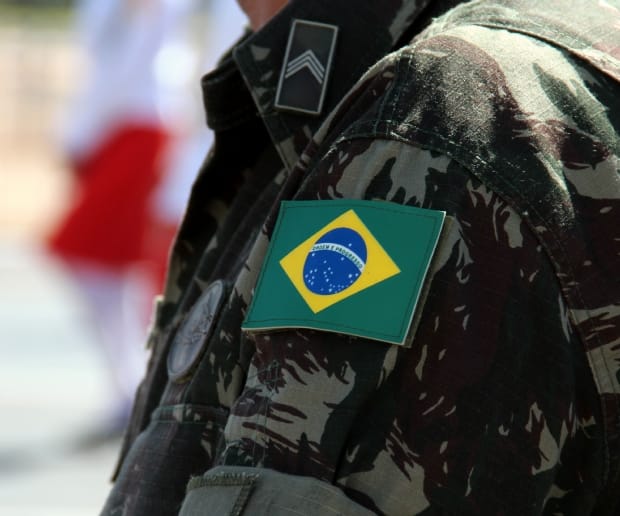 Família de oficial do Exército é feita refém em assalto e bandidos levam caminhonete e R$ 320 mil