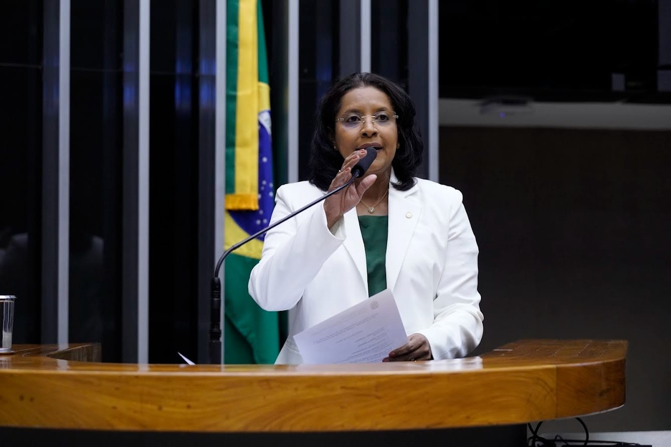 Deputada Gisela propõe fim do cartão de crédito consignado para conter endividamento