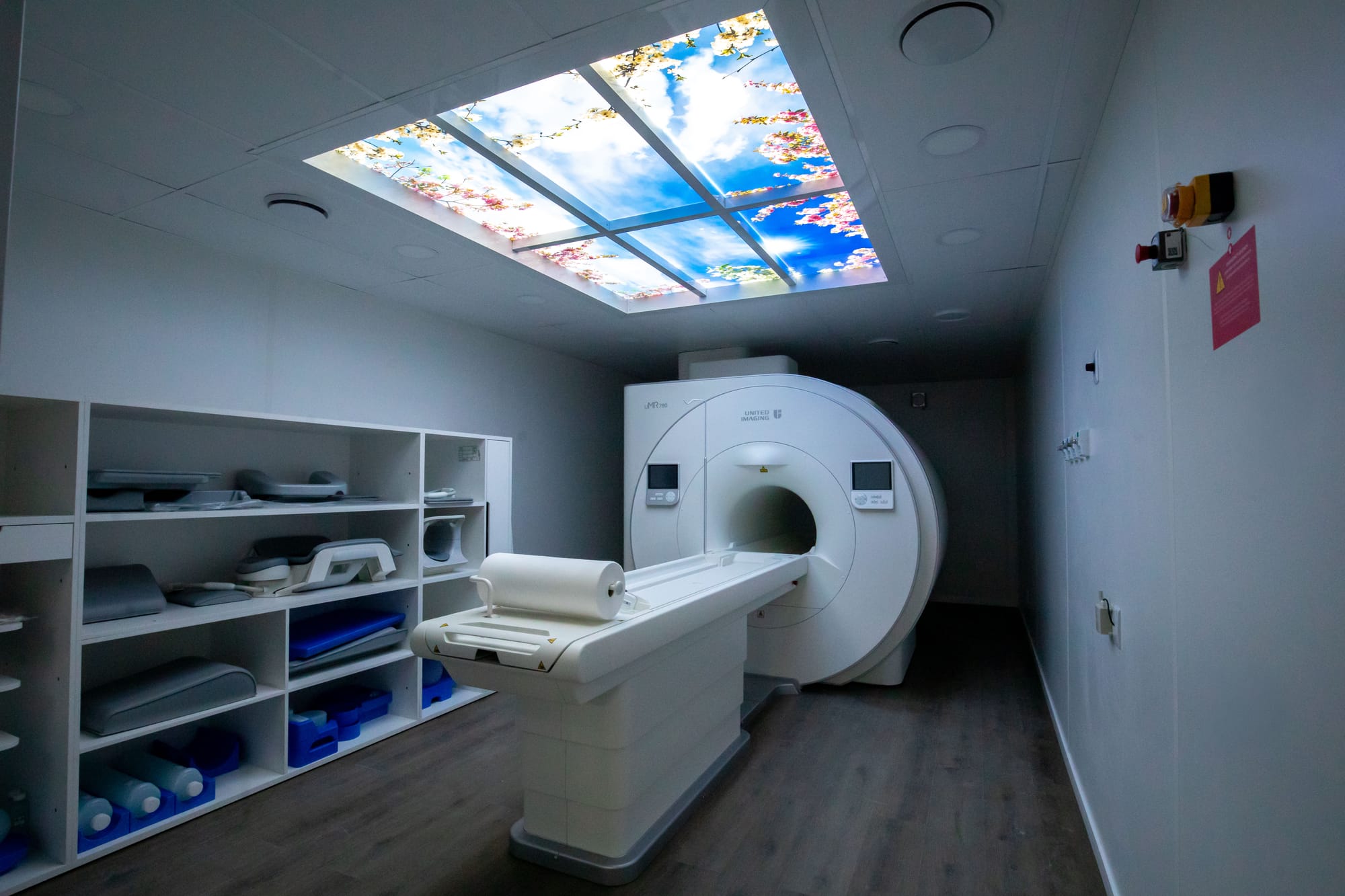 Cuiabá entrega aparelho de ressonância de hospital e dobra capacidade de exames