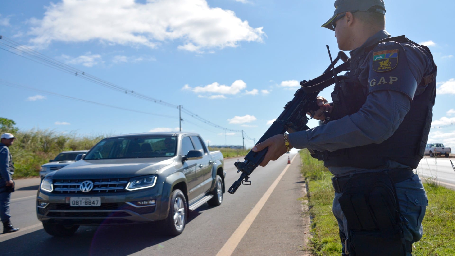 Três mulheres e um bebê são sequestrados dentro de casa por homens armados em Várzea Grande