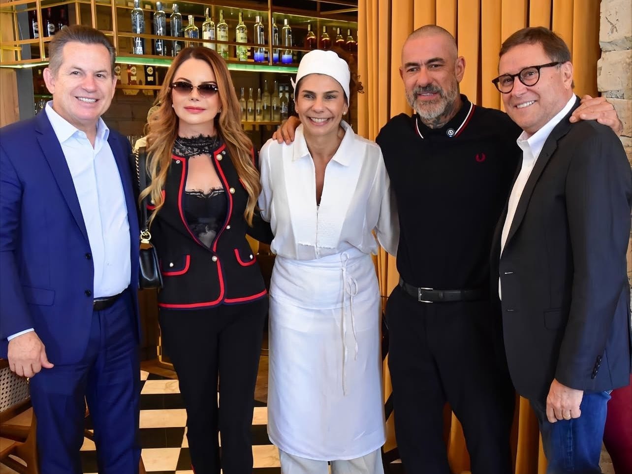 Almoço no Mahalo reúne Virginia Mendes e o chef Henrique Fogaça