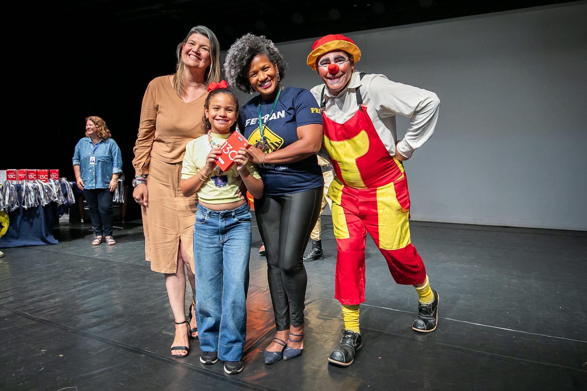 Aluna de Cuiabá vence prêmio de melhor atriz em festival estadual de teatro