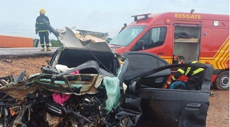 Três mulheres morrem em colisão entre carro e carreta na BR-163 em MT