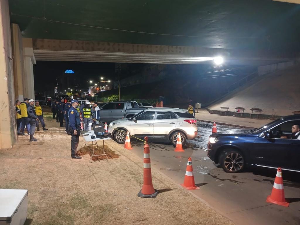 Operação prende oito motoristas por embriaguez e remove 48 veículos em Cuiabá