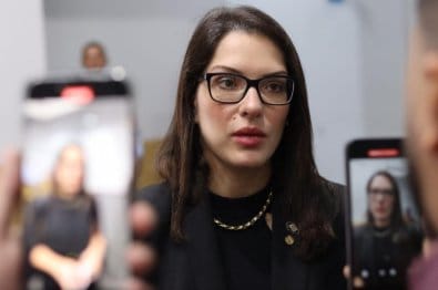 Deputada reafirma pré-candidatura ao Senado e descarta recuo