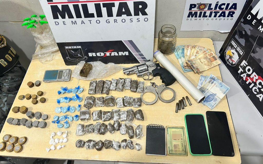 Rotam prende traficante com arma falsa, porções de drogas e R$ 1 mil em Cuiabá