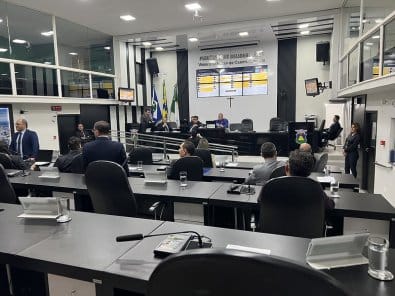 Confusão com palavrão de vereadora leva à suspensão de sessão na Câmara de Cuiabá