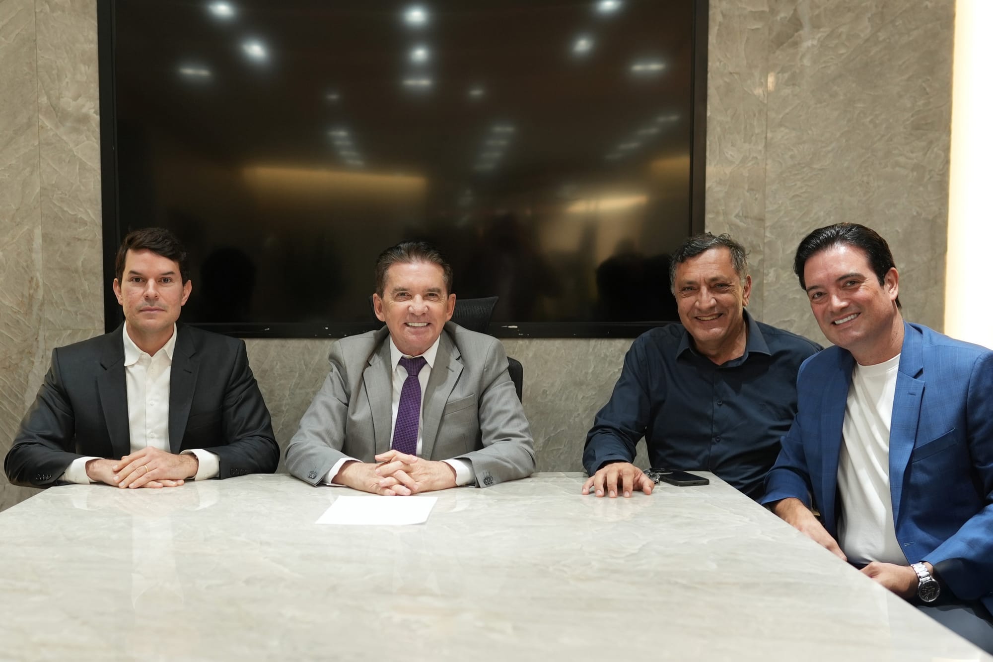 Presidente do TCE propõe união dos municípios e mesa técnica para fim dos lixões em MT