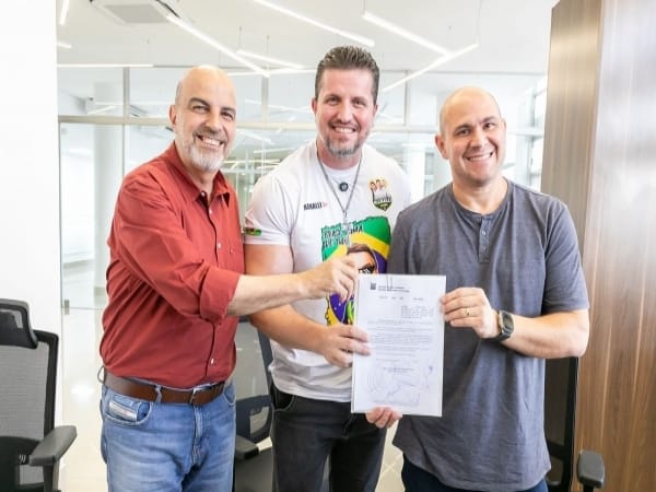 Prefeito sanciona lei que proíbe livros com conteúdo erótico nas escolas de Cuiabá