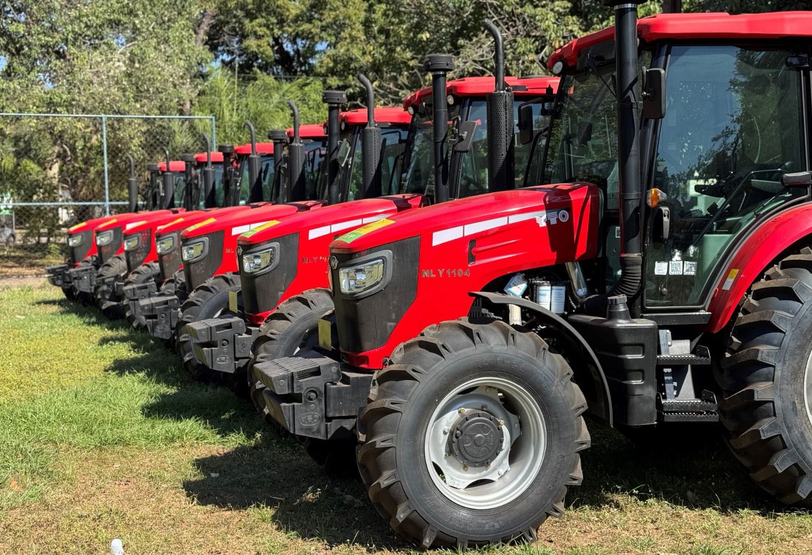 Senador reforça apoio aos municípios de MT com entrega de maquinários