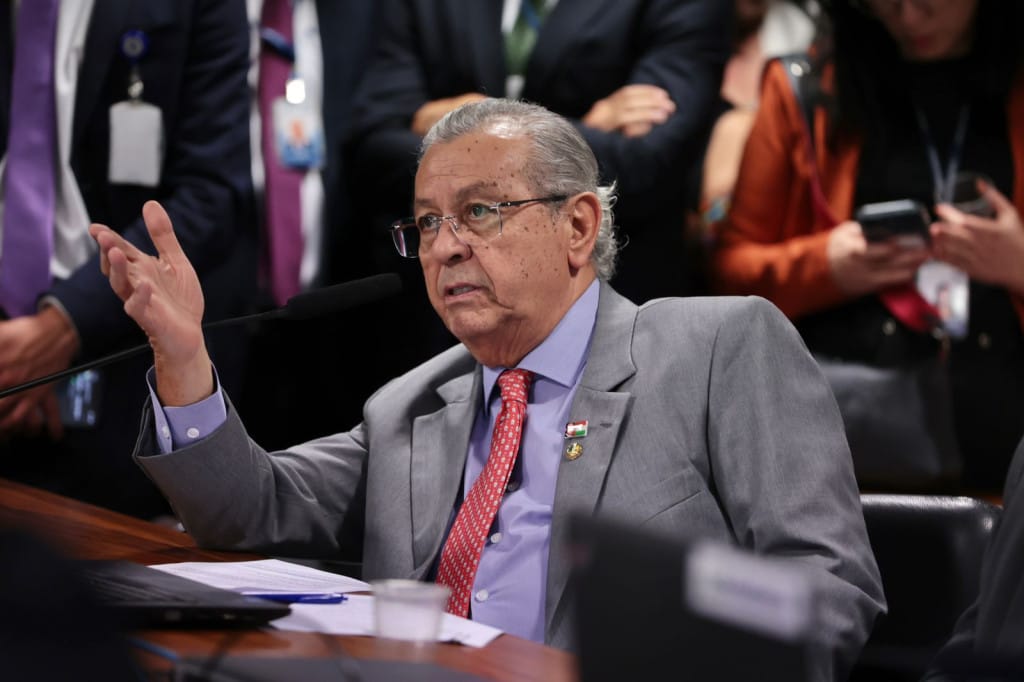 Senador critica construção de parque na capital e defende foco em creches e saúde