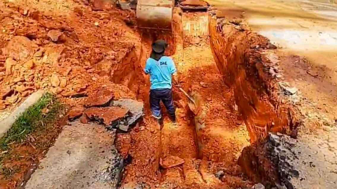 Rompimento em adutora deixa  oito bairros de Várzea Grande sem abastecimento de água