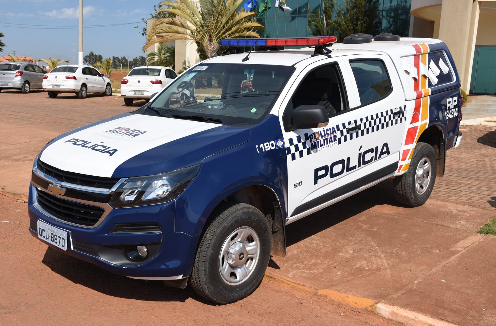 Homem é encontrado morto com as mãos amarradas e marcas de tiros em área de mata