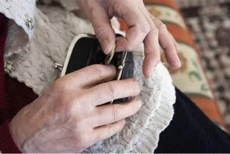 Bancos terão que devolver R$ 20 mil à aposentada que teve descontos ilegais na pensão