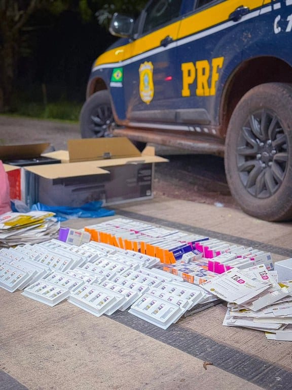 PRF flagra casal com remédios controlados e produtos eletrônicos na BR-364 em Cuiabá