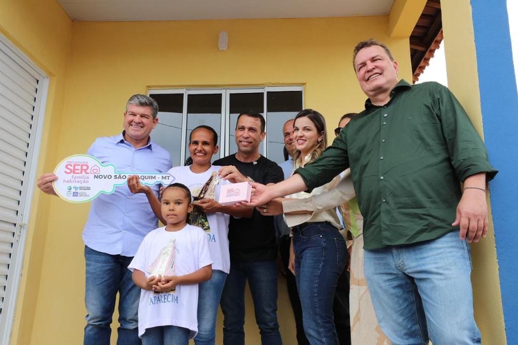 Famílias recebem chaves da casa própria pelo programa Ser Família Habitação em MT