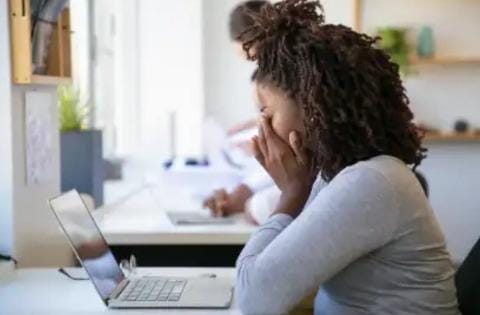 Multinacional é condenada por cobranças vexatórias e terá que pagar R$ 25 mil a trabalhadora