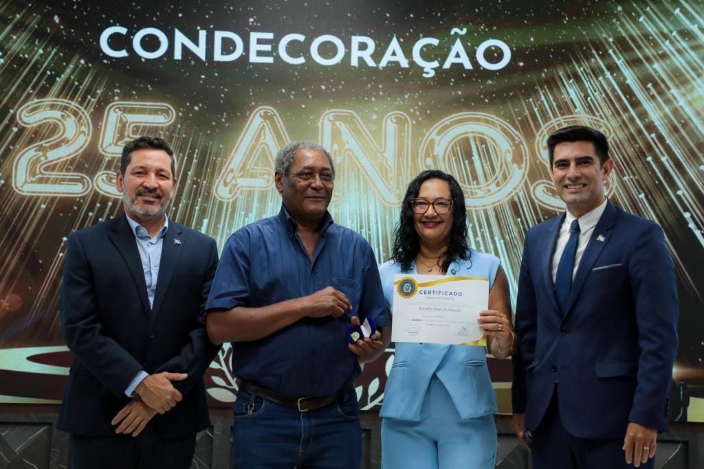 Mato Grosso homenageia empregados públicos que completaram 25 anos de carreira