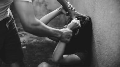 Mulher de 44 anos perde a visão após ser agredida por companheiro ciumento