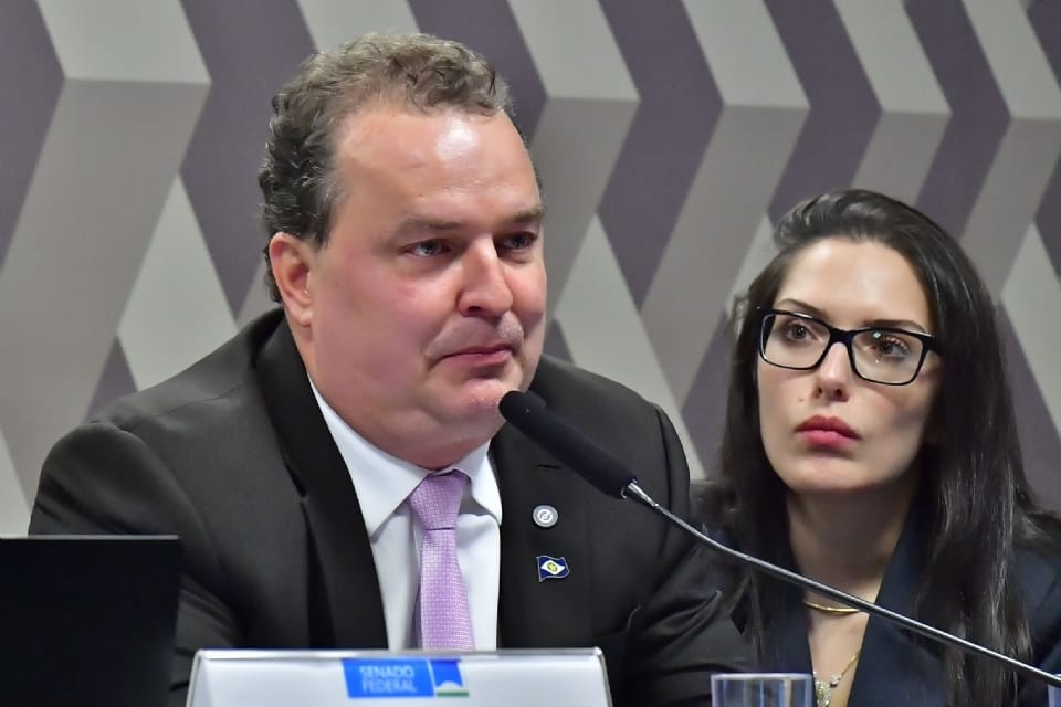 Max aciona a Procuradoria da AL em defesa de Janaina após ameaças de servidor