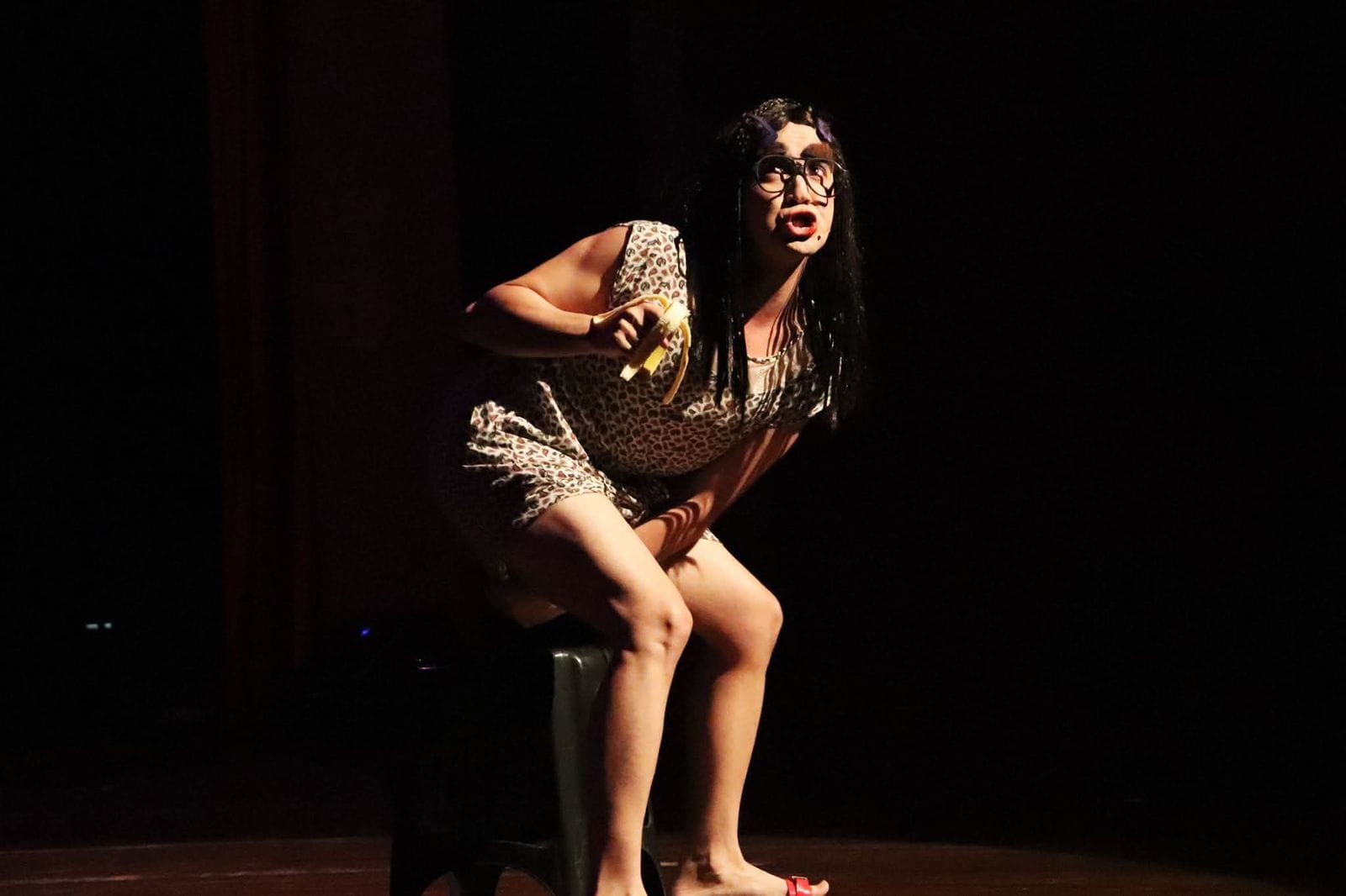 Eduardo Butakka estreia monólogo ‘Como ser bonita sendo feia’, no Cine Teatro de Cuiabá