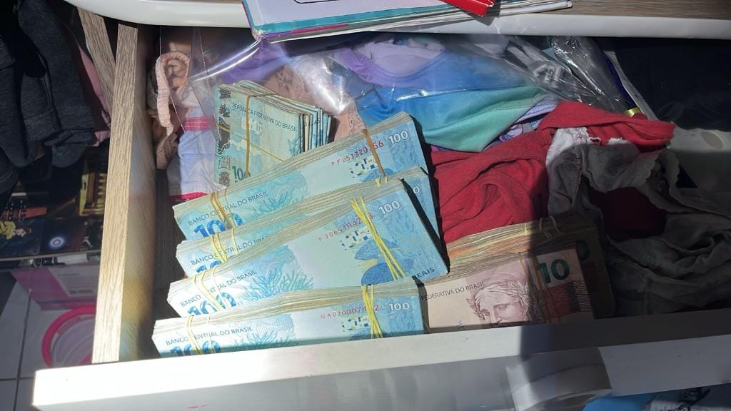 Esposa de presidiário é alvo da PC por assumir controle de distribuição de armas e drogas