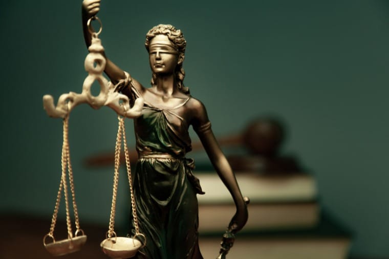 Homem que tentou matar ex-esposa com golpes de faca é condenado a 15 anos de prisão