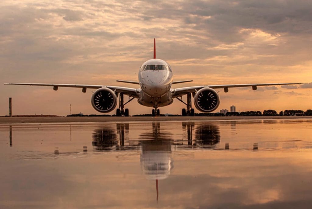 Passageira menor de idade será indenizada por atraso de 9 horas em voo doméstico