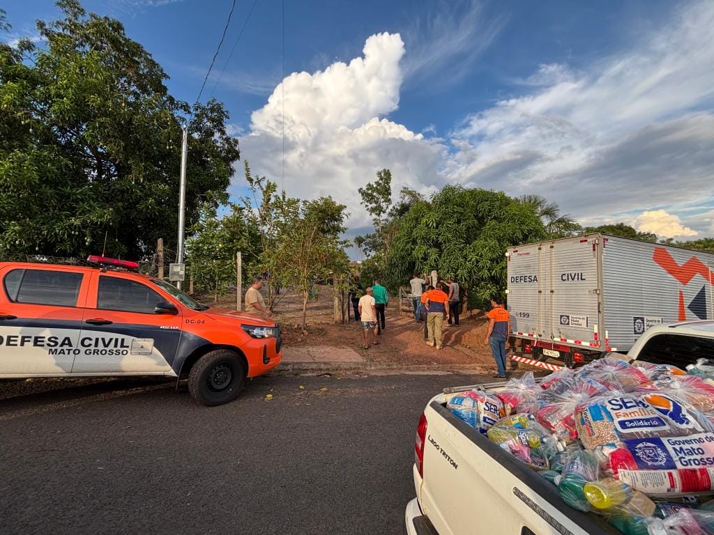 Governo de MT envia cestas de alimentos, telhas e caixas d’água para General Carneiro