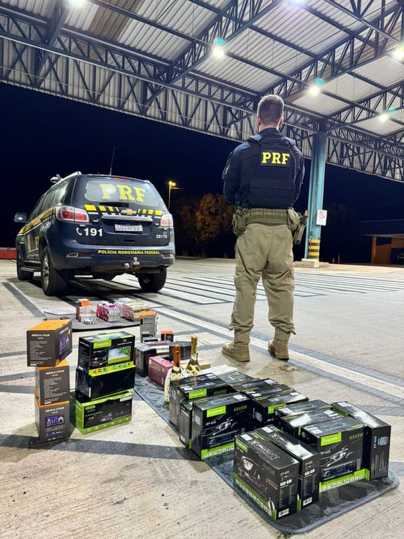 Casal é preso pela PRF com medicamentos controlados e anabolizantes em Cuiabá