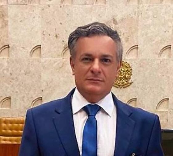 Quando se fere o advogado, compromete-se a Justiça