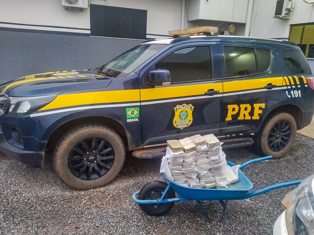 Motorista de caminhão é preso pela PRF com 40 quilos de cocaína em rodovia em MT