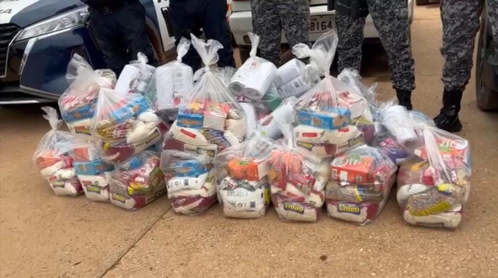 Menor é apreendido pela PM transportando 25 cestas básicas de facção criminosa em Gol