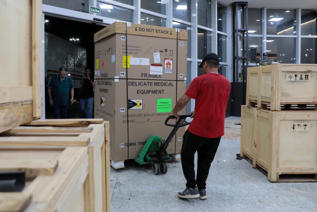 Hospital Central do Estado recebe equipamento para cirurgias robóticas