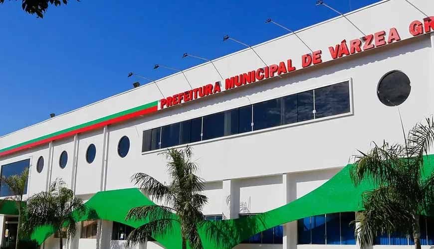 Câmara vê excessos e suspende tramitação de projeto para criação de cargos e reajuste salarial