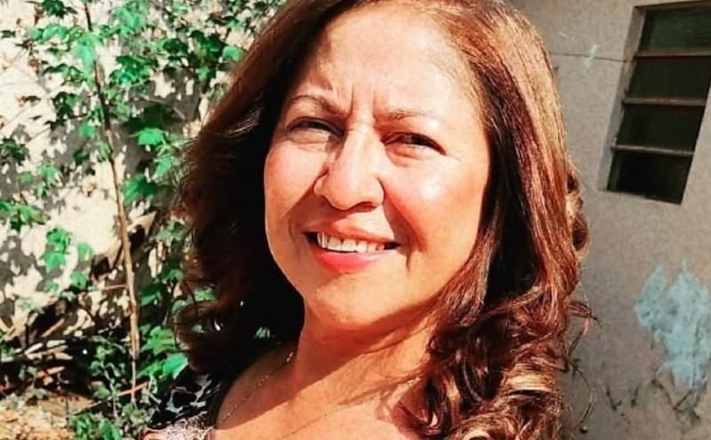 Empresária perde controle de moto e morre após bater em meio-fio