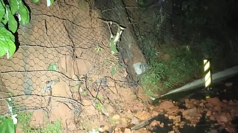 Portão do Inferno tem trânsito liberado no sistema de pare e siga após deslizamento de terra