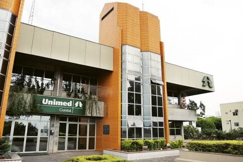 Justiça condena Unimed Cuiabá a indenizar paciente com deficiência visual que teve exame negado