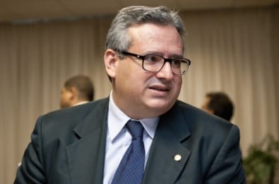 Democracia: entre regras e desobediências