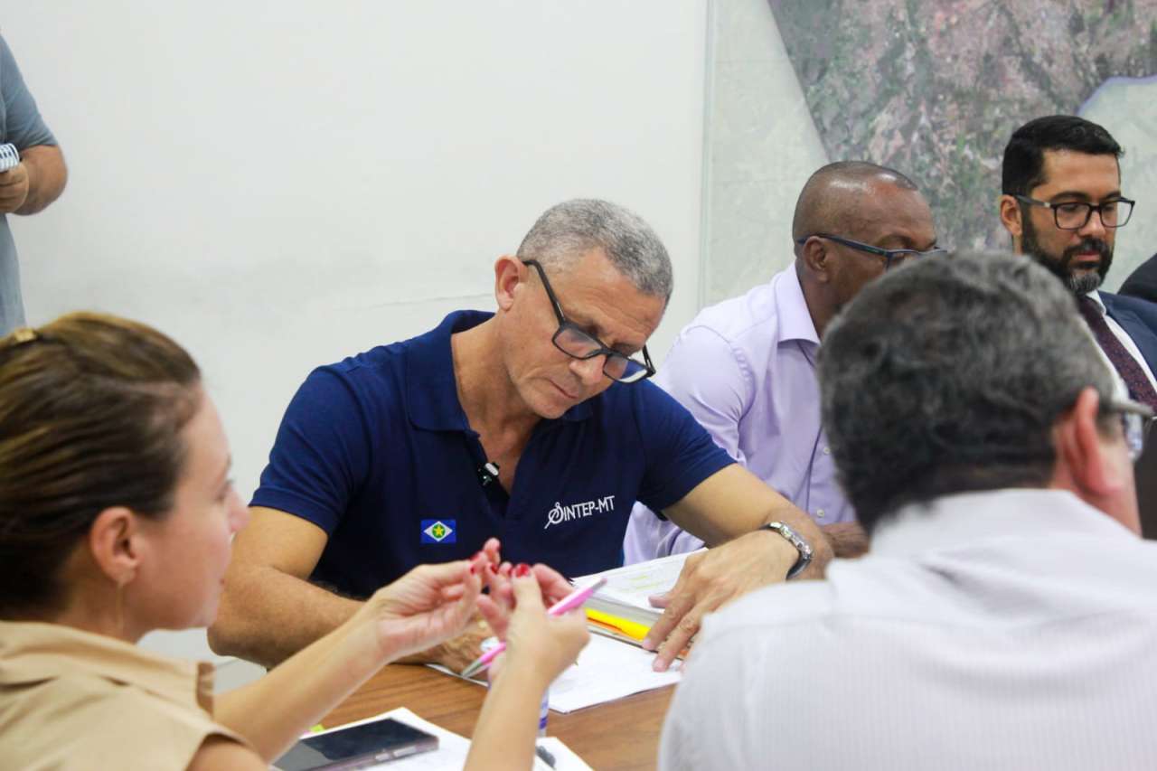 Prefeita sanciona lei que concede 30,90% de recomposição salarial na Educação